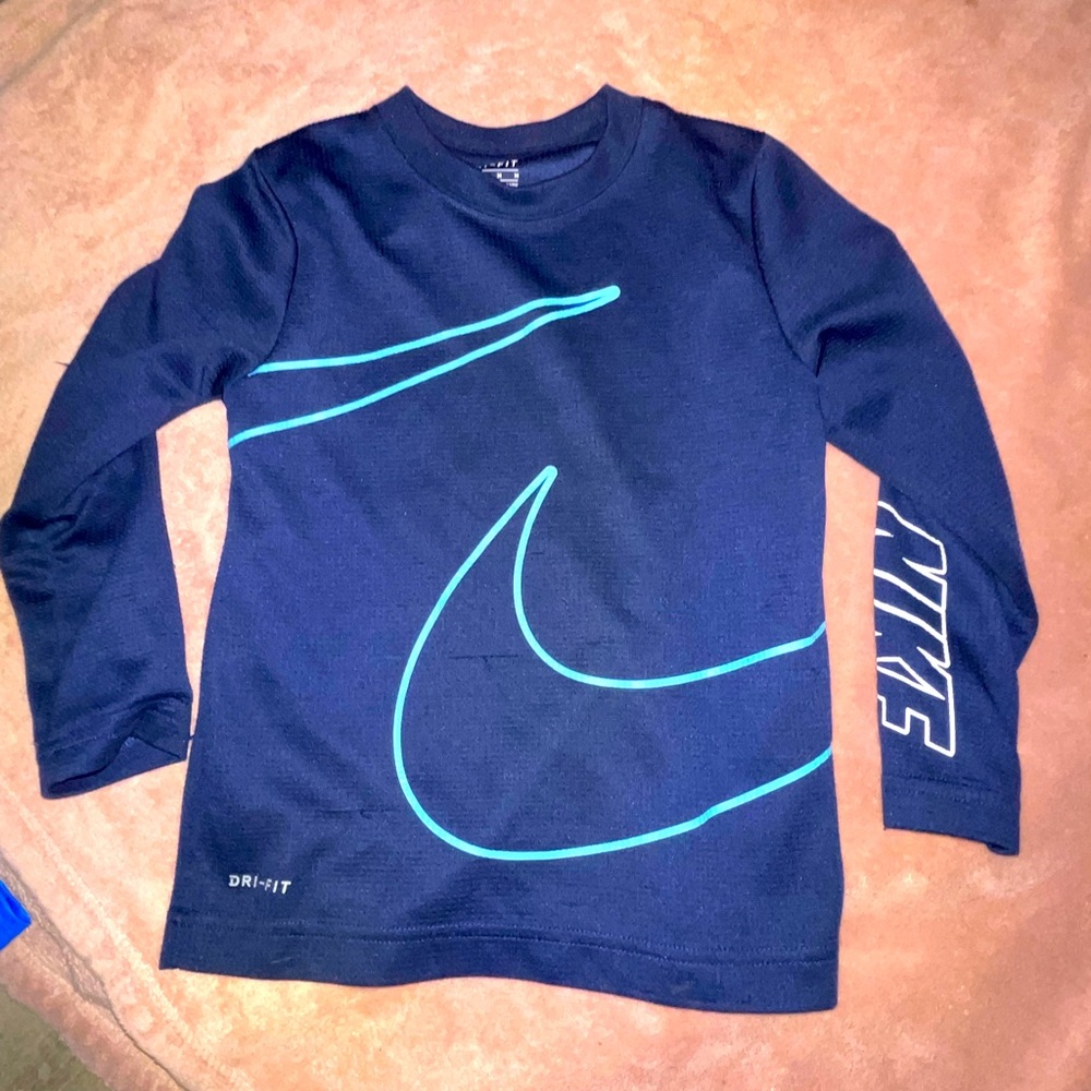 Nike boys shirt